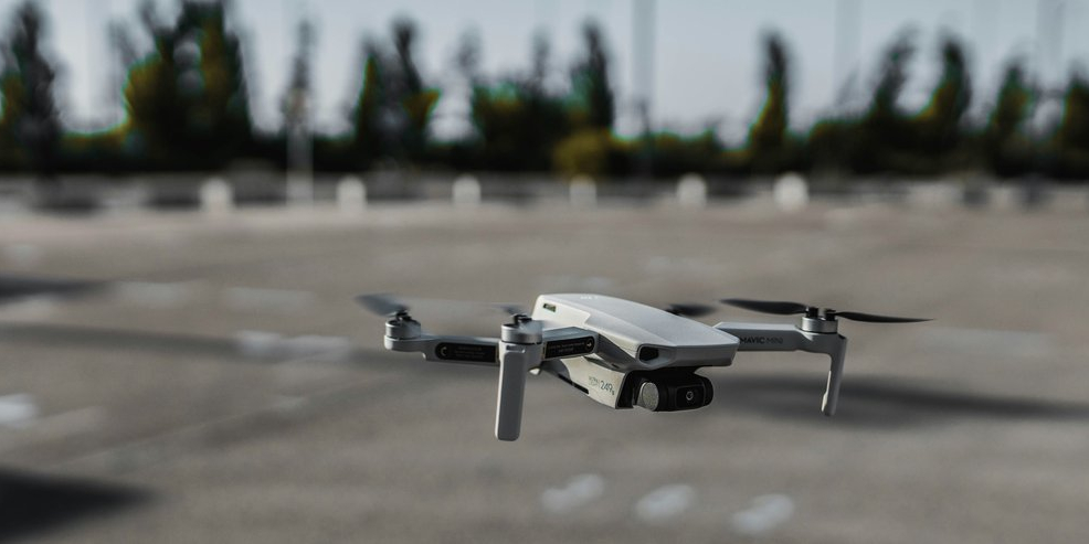 Lecący dron