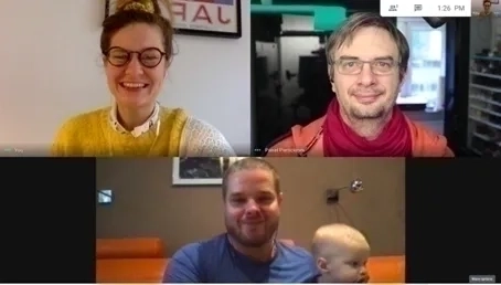 Trzy osoby rozmawiające przez kamerę